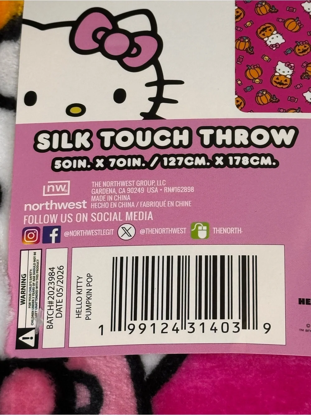 Hello Kitty Halloween Pumpkin Silk Touch Throw Blanket